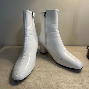 White women’s pleather ankle boots booties 40 EU 9.5 US No brand Chunky heel.